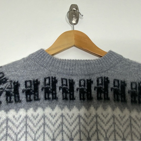 Gambia Women’s Alpaca Fair Isle Crew Neck Sweater. Gray and White. Size Medium. - Picture 3 of 5